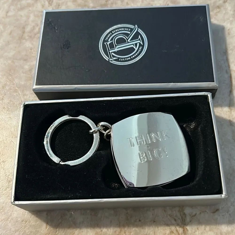 THINGS REMEMBERED Magnifying Glass Keychain
